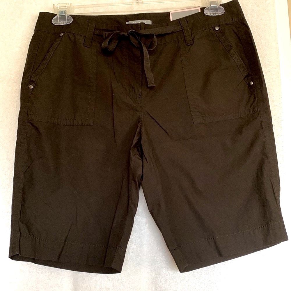 🌼NWT Ann Taylor Brown Bermuda shorts